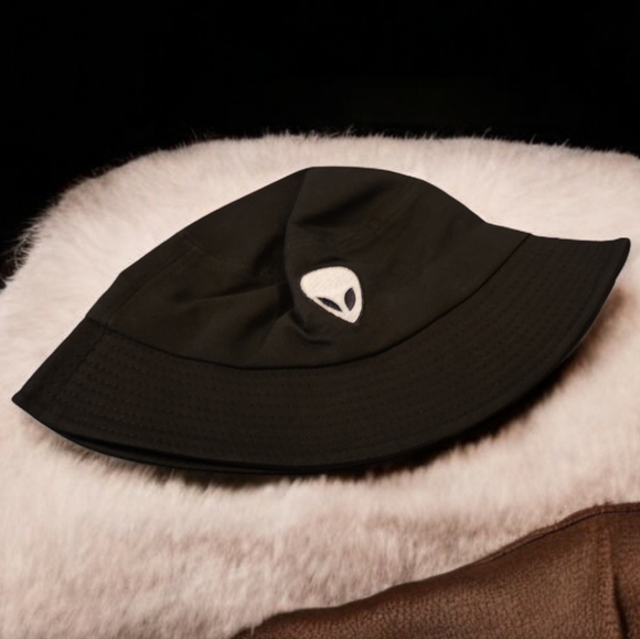 Alien Embroidered Bucket Hat Packable Fisherman Cap Outdoor Hat Trendy NIP - Picture 2 of 3